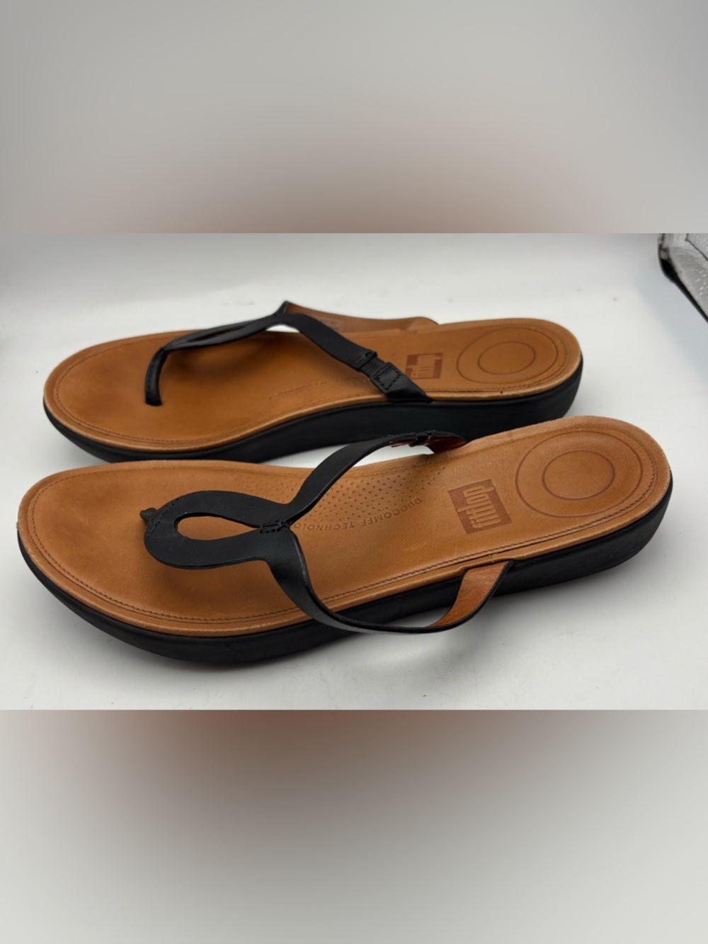 FitFlop Black Leather Thong Sandals Womens Size 7 Comfort Casual Slip On - Picture 3 of 5
